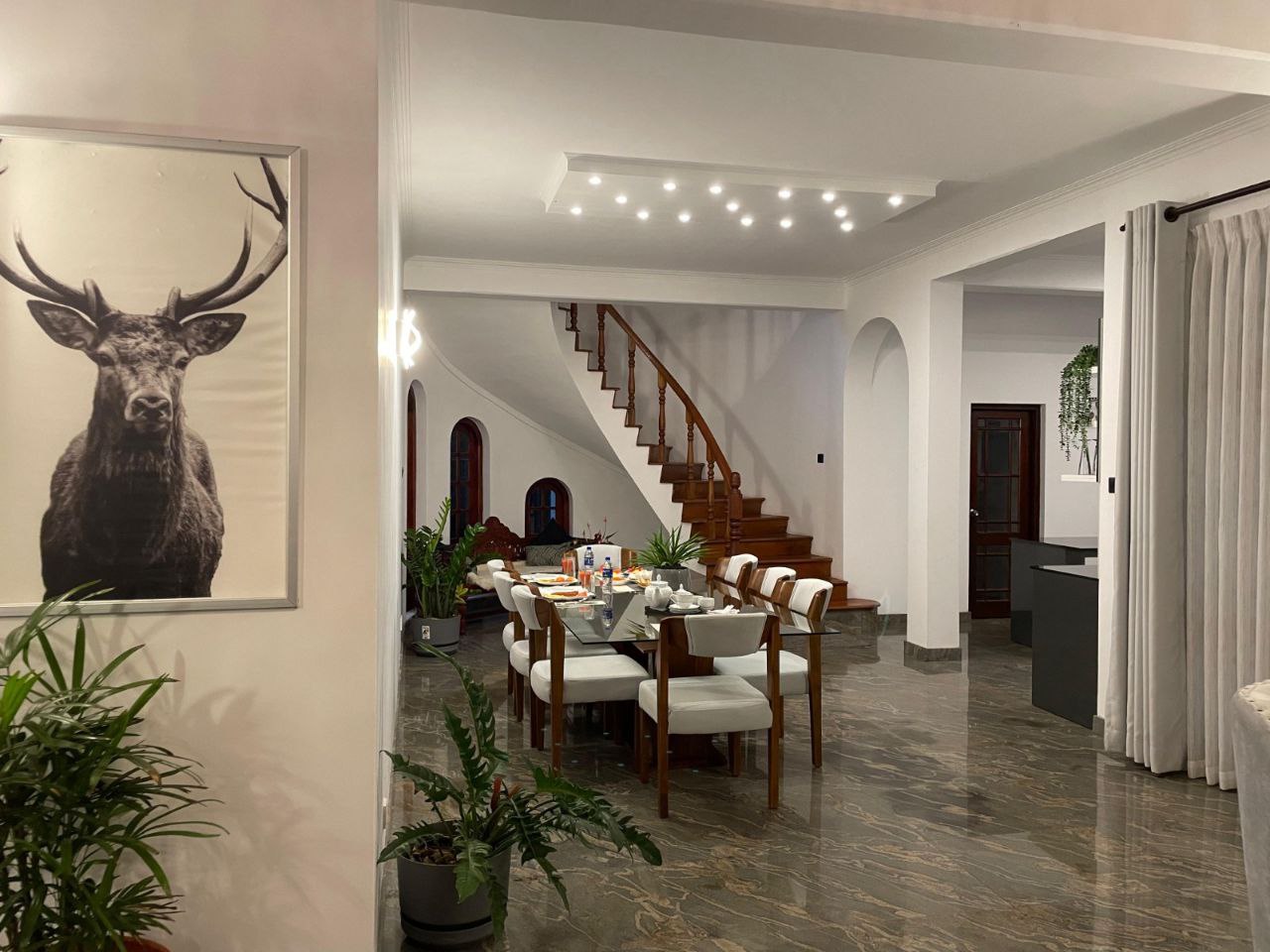 Garden Restaurant - Beautiful dining atmosphere